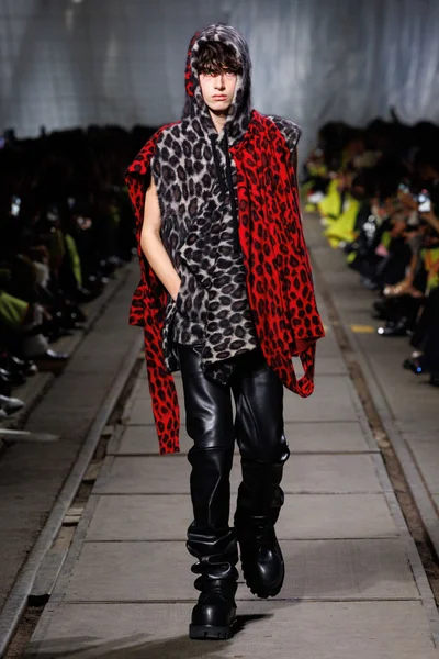 Look 18